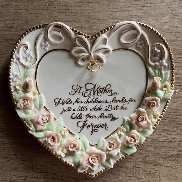 Limited Edition “What Mother Holds Dear” Precious Heart Collection Plate # C6671 - Picture 1 of 5